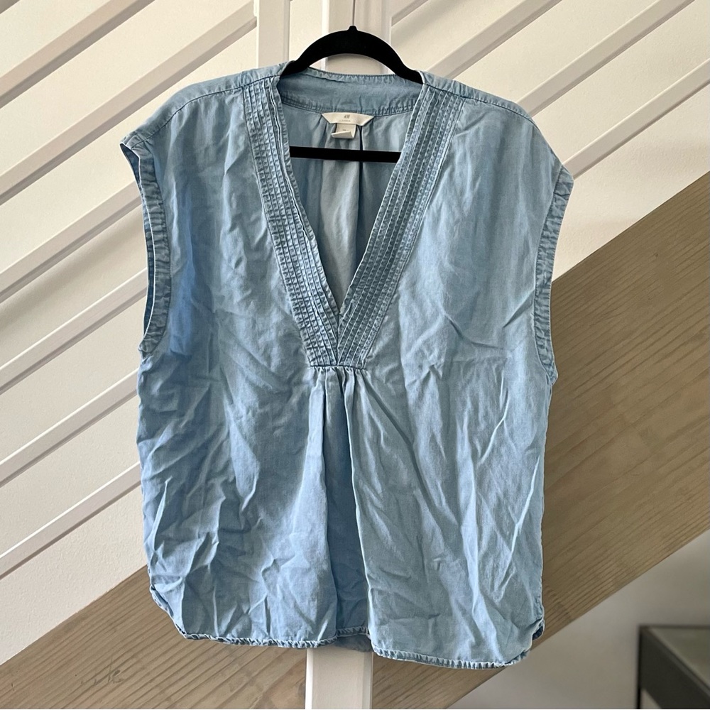 H&M Light denim sleeveless shirt 14